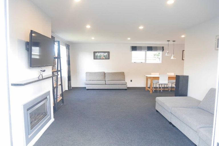 Photo of property in 93 Warren Crescent, Hillmorton, Christchurch, 8025