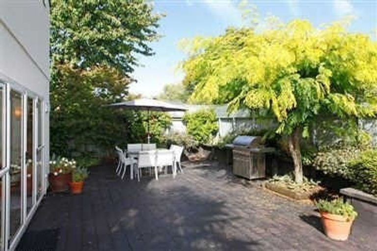 Photo of property in 276 Memorial Avenue, Burnside, Christchurch, 8053