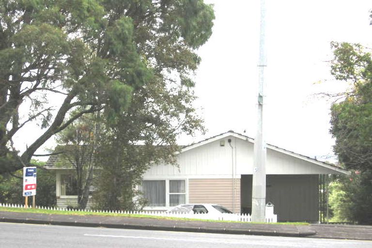 Photo of property in 4213 Great North Road, Glendene, Auckland, 0602