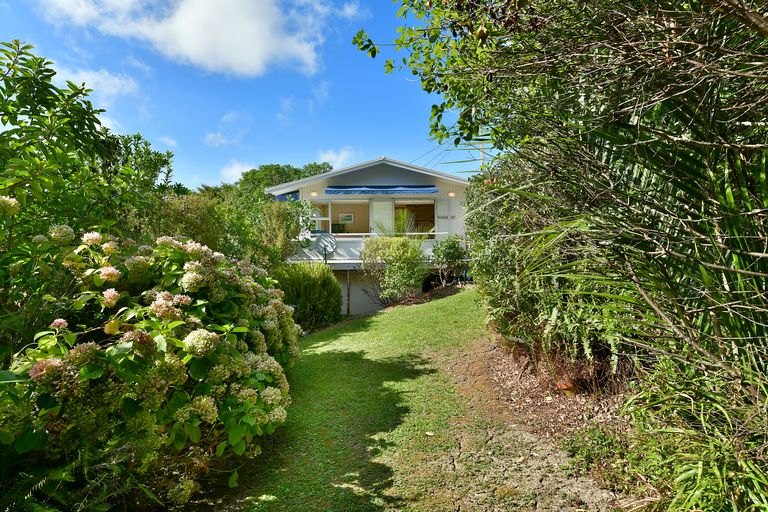 Photo of property in 11 Opahi Bay Road, Mahurangi West, Warkworth, 0983