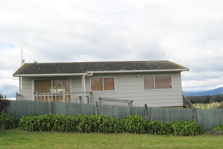 Photo of property in 4 Sarah Street, Waikawa Beach, Levin, 5573