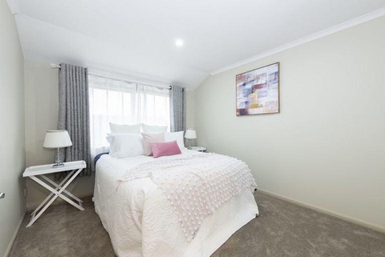 Photo of property in 100 Wayne Francis Drive, Flat Bush, Auckland, 2016