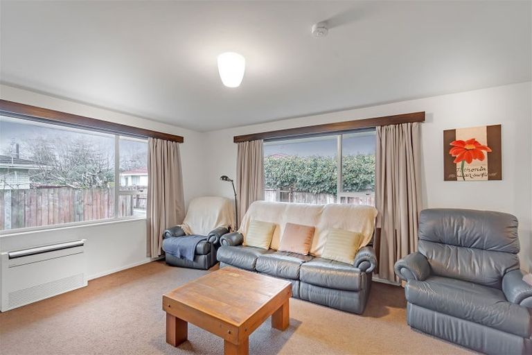 Photo of property in 1/40a Prestons Road, Redwood, Christchurch, 8051