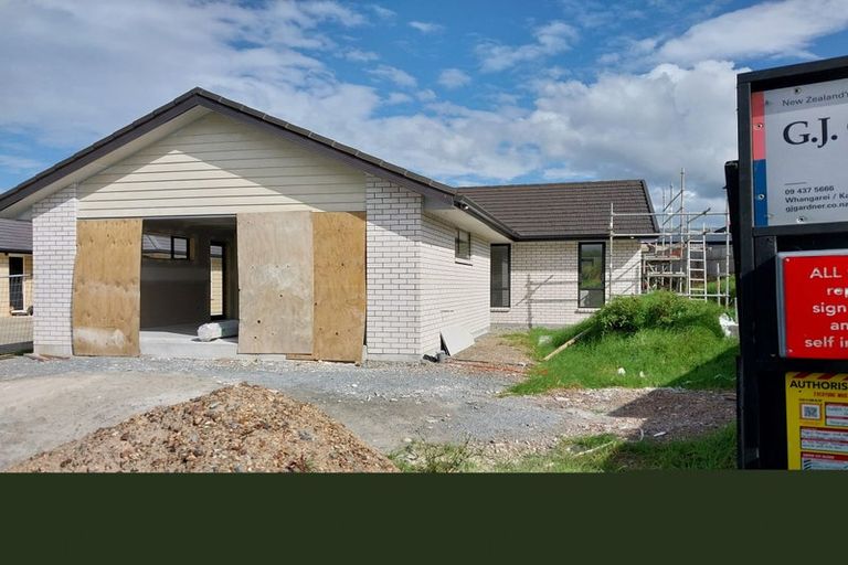 Photo of property in 4 Ocean View Rise, Ruakaka, 0116