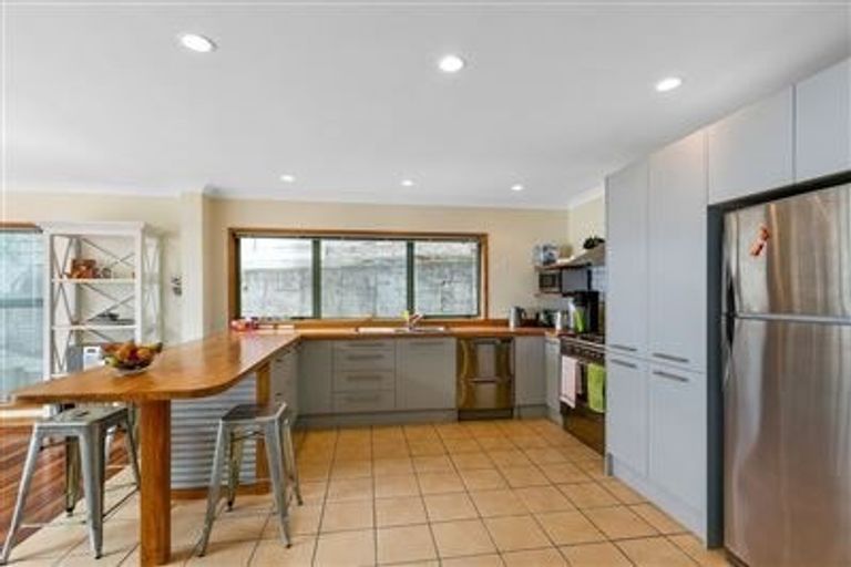 Photo of property in 10 Ocean Parade, Pukerua Bay, 5026