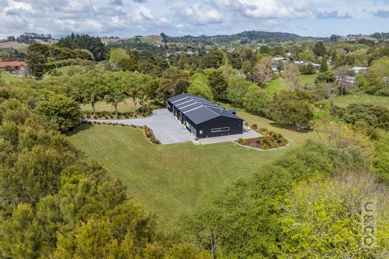 Photo of property in 69a Waikoukou Valley Road, Waimauku, 0882