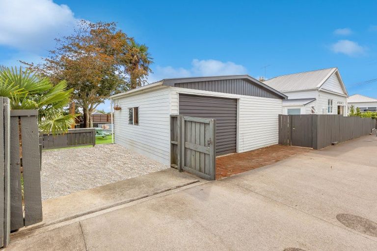 Photo of property in 54 Belt Road, New Plymouth, 4310