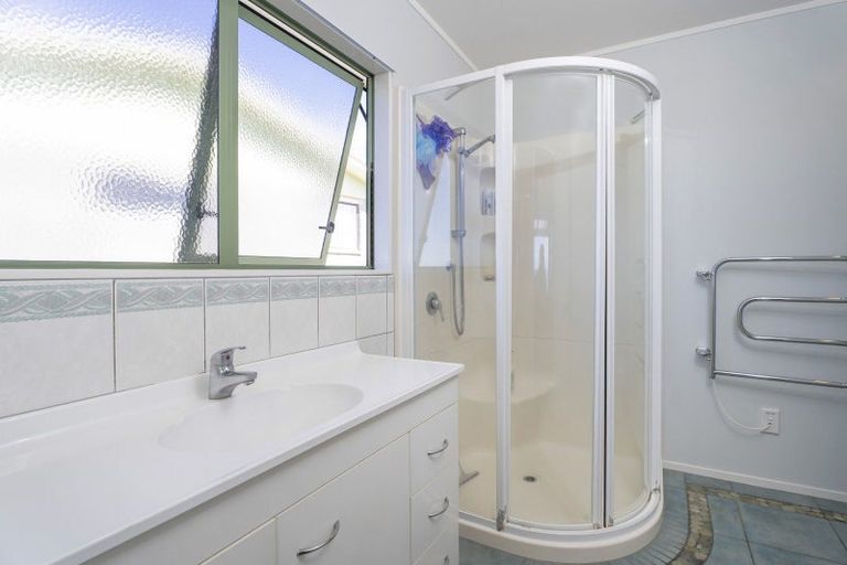 Photo of property in 8 Landel Place, Whitianga, 3510