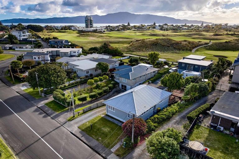 Photo of property in 9a Eatwell Avenue, Paraparaumu Beach, Paraparaumu, 5032