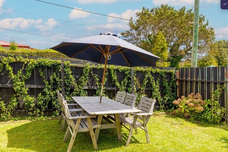 Photo of property in 79 Farquhar Road, Glendene, Auckland, 0602