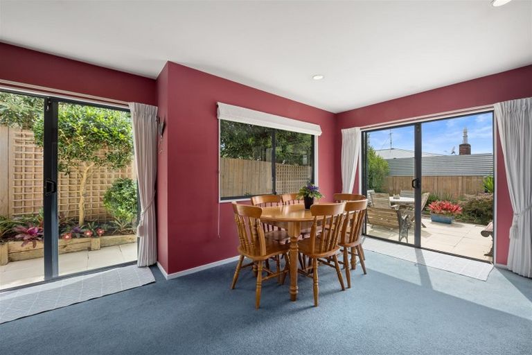 Photo of property in 2/95 Sylvan Avenue, Northcote, Auckland, 0627