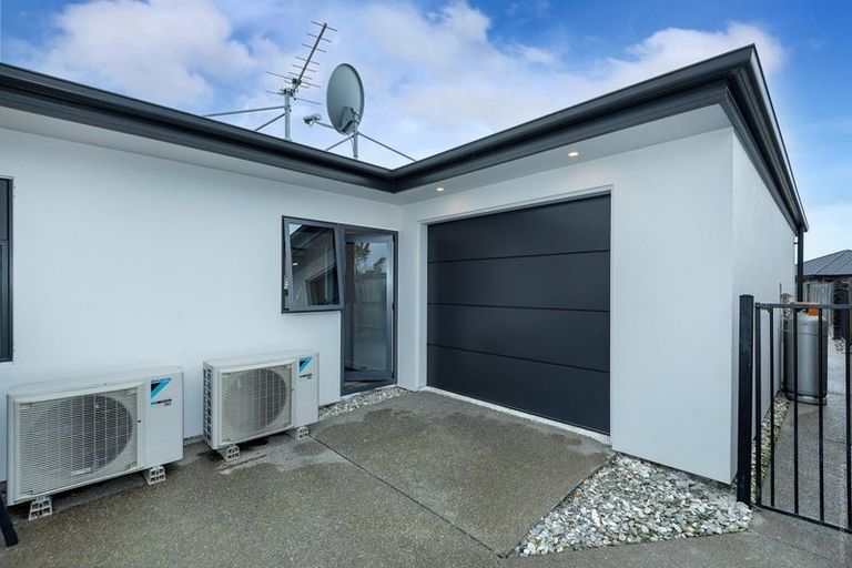 Photo of property in 14 Blue Gum Place, New Brighton, Christchurch, 8083