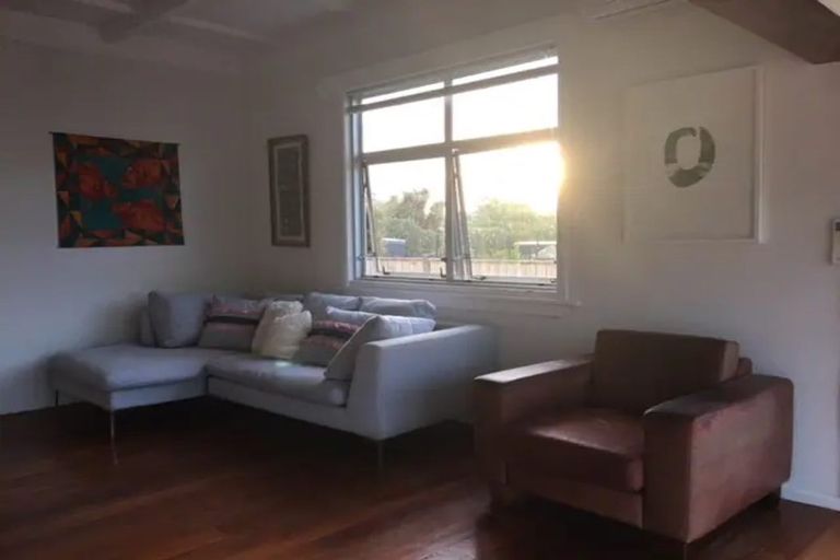 Photo of property in 63a Kiwi Esplanade, Mangere Bridge, Auckland, 2022