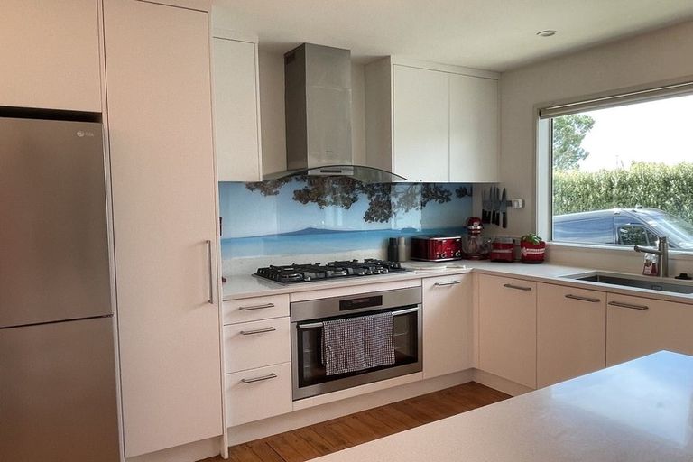 Photo of property in 29c South Lynn Road, Titirangi, Auckland, 0604