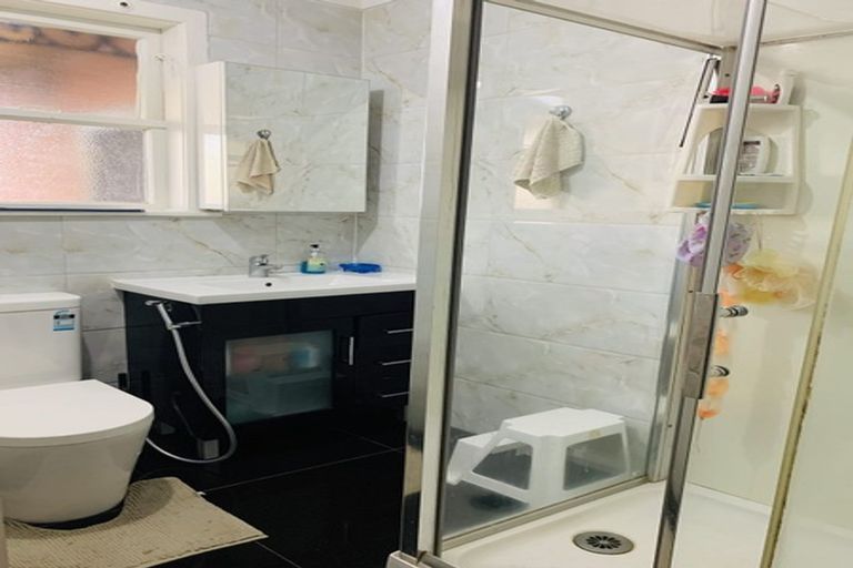 Photo of property in 3154 Great North Road, New Lynn, Auckland, 0600