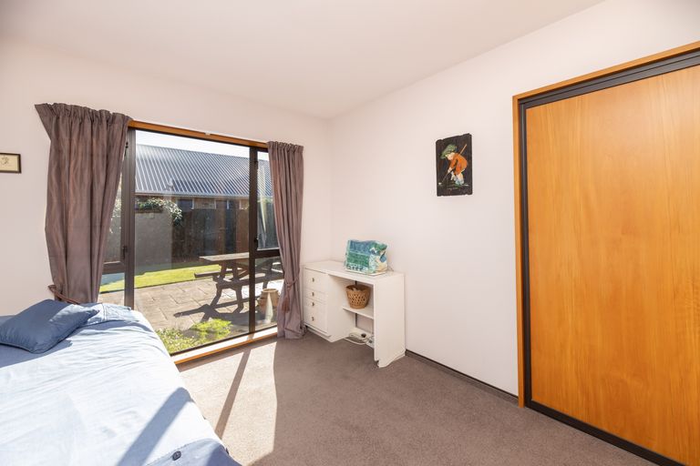 Photo of property in 22 Berkshire Drive, Avonhead, Christchurch, 8042