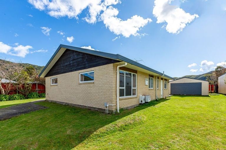 Photo of property in 3 Ipswich Grove, Wainuiomata, Lower Hutt, 5014