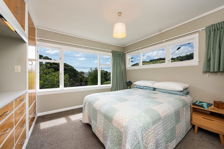 Photo of property in 22 Raroa Terrace, Tawa, Wellington, 5028