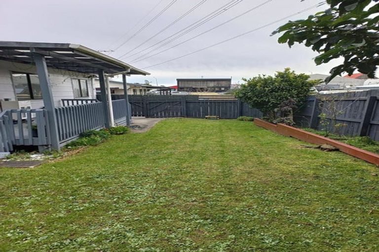 Photo of property in 2/25 Takanini Road, Takanini, 2112