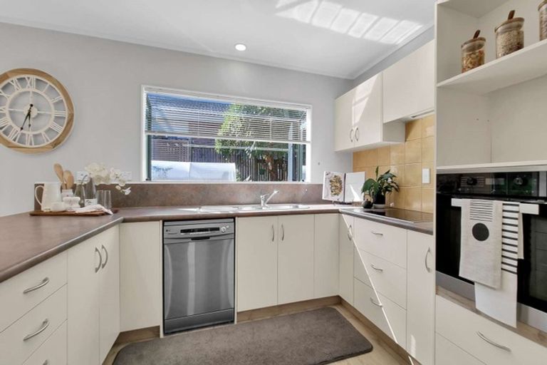 Photo of property in 70 Tawavale Street, Pukehangi, Rotorua, 3015