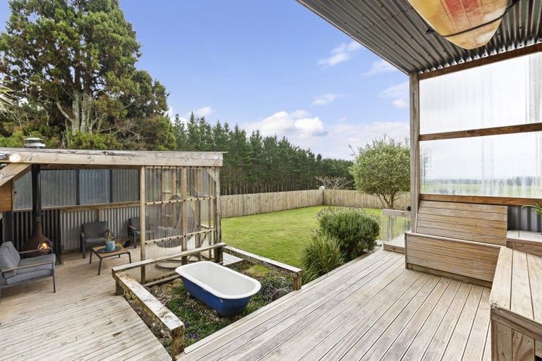 Photo of property in 1606 South Road, Tataraimaka, New Plymouth, 4374