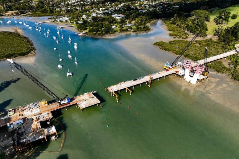 Photo of property in 1366 Whangaparaoa Road, Army Bay, Whangaparaoa, 0930