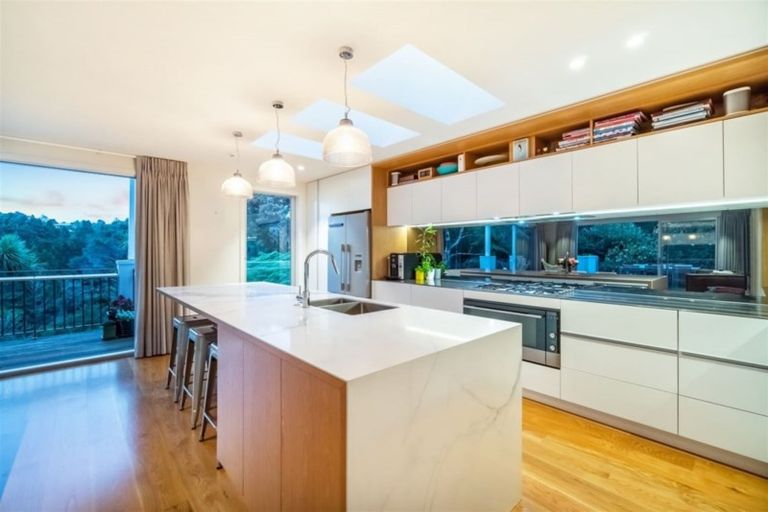 Photo of property in 36 Le Roy Terrace, Birkenhead, Auckland, 0626