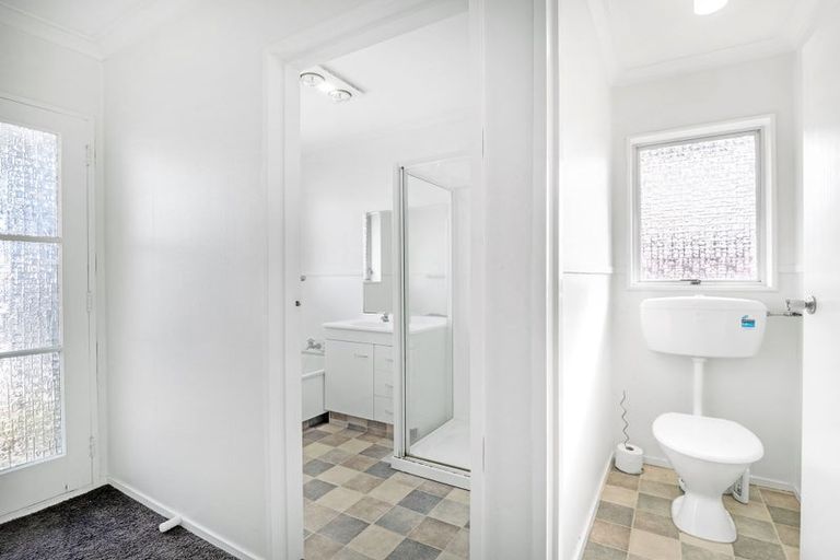 Photo of property in 10 Hollows Crescent, Takaro, Palmerston North, 4412