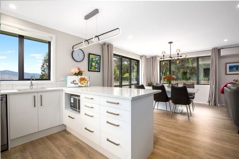 Photo of property in 13 Cosgrove Rise, Riverstone Terraces, Upper Hutt, 5018