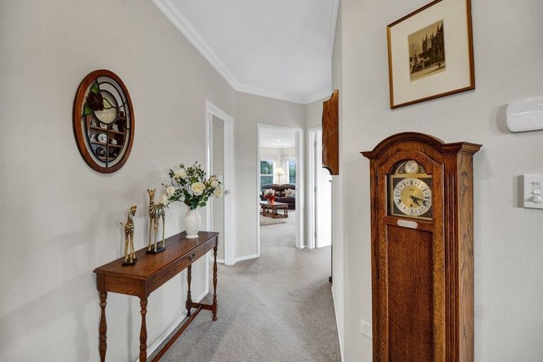 Photo of property in 2 Manurau Crescent, Merrilands, New Plymouth, 4312