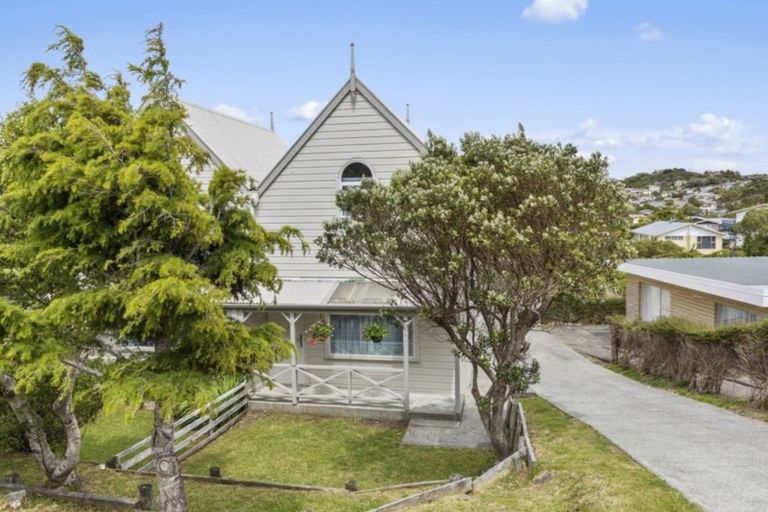 Photo of property in 30b Cypress Drive, Maungaraki, Lower Hutt, 5010