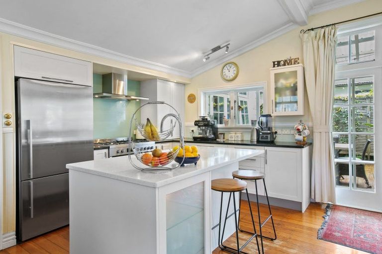 Photo of property in 24a Bracken Street, New Plymouth, 4310