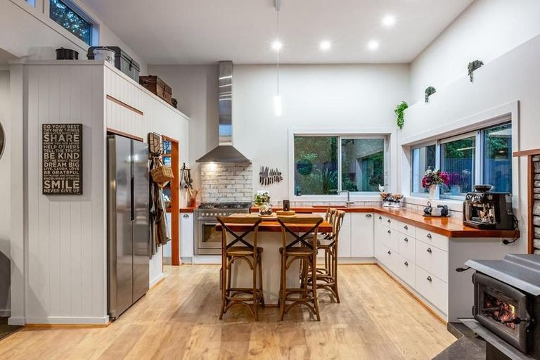 Photo of property in 19 Fleetwood Grove, Waikanae, 5036