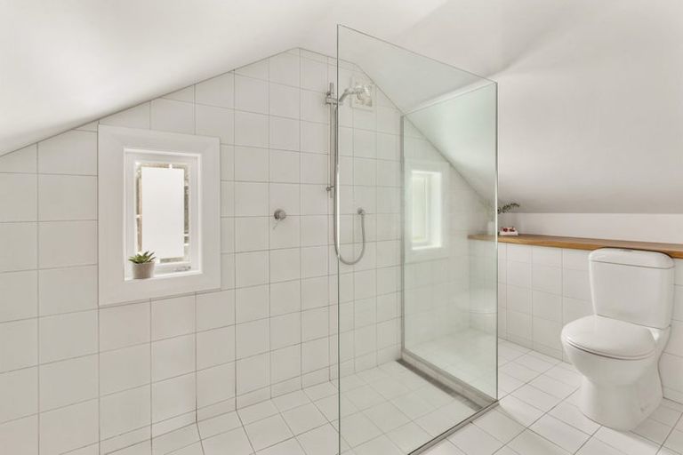 Photo of property in 41 Fairview Crescent, Kelburn, Wellington, 6012