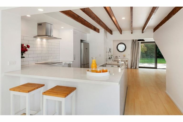 Photo of property in 23 Derrett Place, Saint Martins, Christchurch, 8022