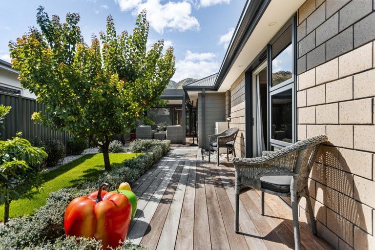 Photo of property in 18 Sunhaven Cove, Cromwell, 9310