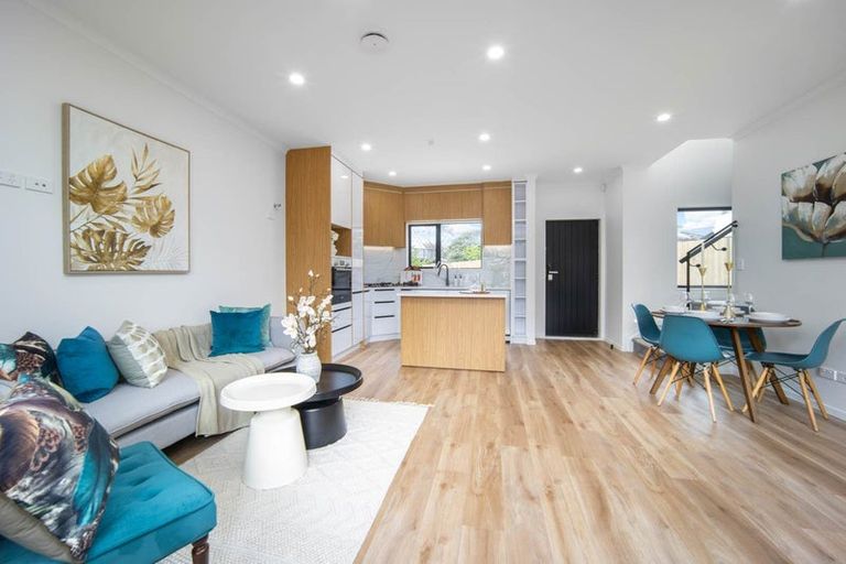 Photo of property in 70c Golf Road, New Lynn, Auckland, 0600