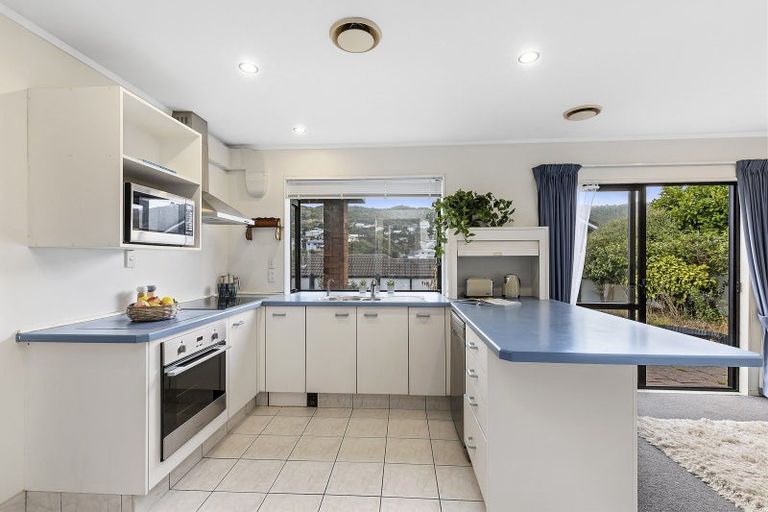 Photo of property in 2 Erskine Close, Island Bay, Wellington, 6023