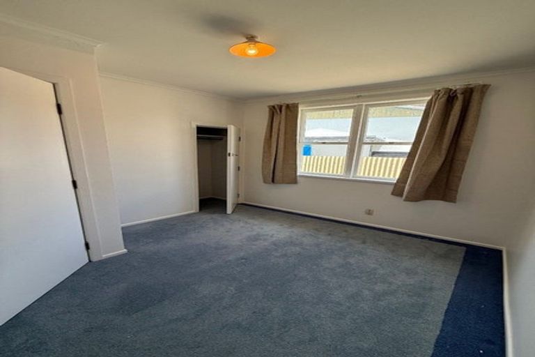 Photo of property in 5 Lynwood Road, New Lynn, Auckland, 0600