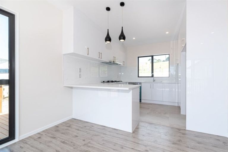 Photo of property in 8 Myra G Place, Stanmore Bay, Whangaparaoa, 0932