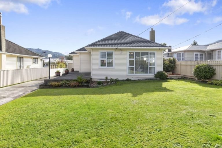 Photo of property in 6 Mckay Street, Wainuiomata, Lower Hutt, 5014