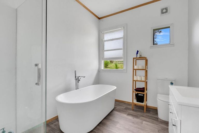 Photo of property in 2 School Road, Tiniroto, Manutuke, 4078