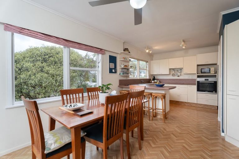Photo of property in 115 Oriel Avenue, Tawa, Wellington, 5028