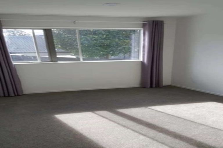 Photo of property in 64a Beach Road, Mellons Bay, Auckland, 2014