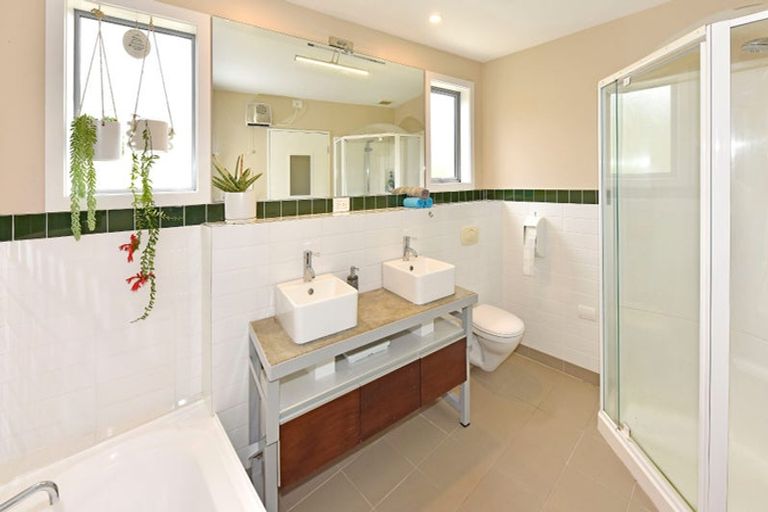 Photo of property in 10a Cornwall Road, Lyttelton, 8082