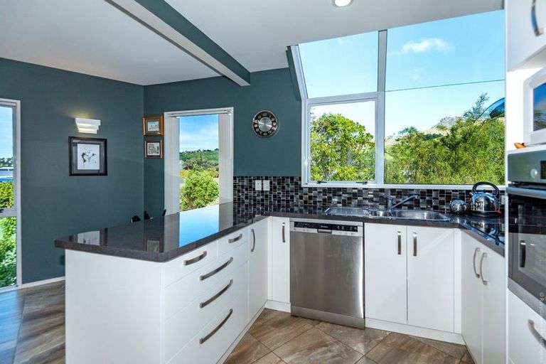 Photo of property in 9 Avoca Valley Road, Heathcote Valley, Christchurch, 8022