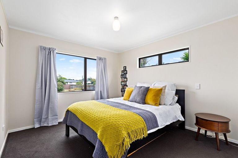 Photo of property in 6 Te Moau Avenue, Parakai, 0830