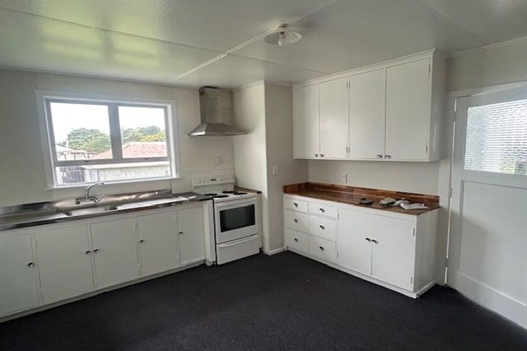 Photo of property in 16 Harris Street, Waitara, 4320