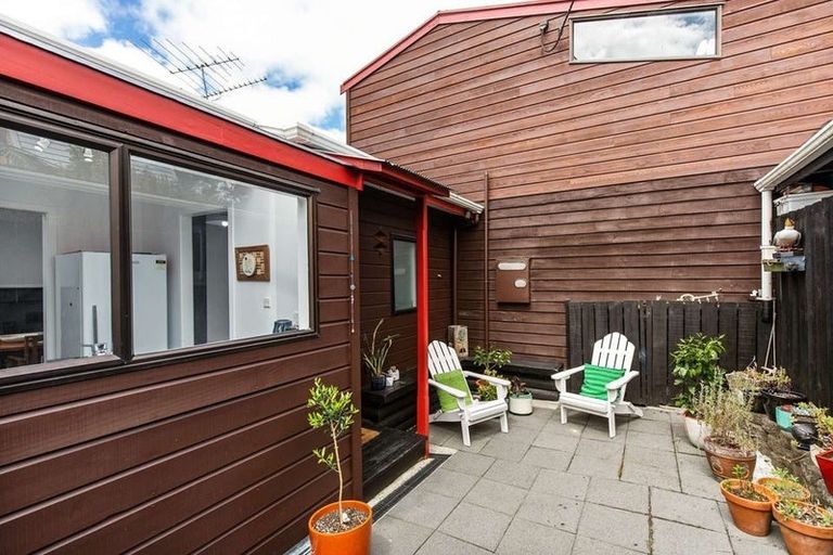 Photo of property in 4/33 Eskdale Road, Birkdale, Auckland, 0626