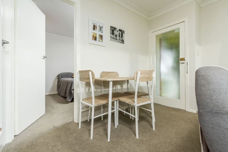 Photo of property in 1/32 Old Lake Road, Narrow Neck, Auckland, 0624